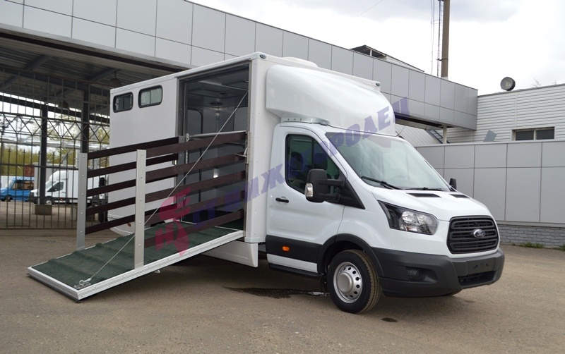 Фургон для перевозки лошадей (коневозка) на базе Ford Transit
